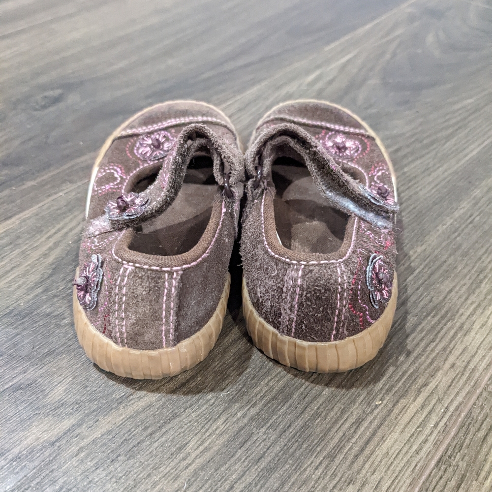 Shoes - Picture 4 of 6